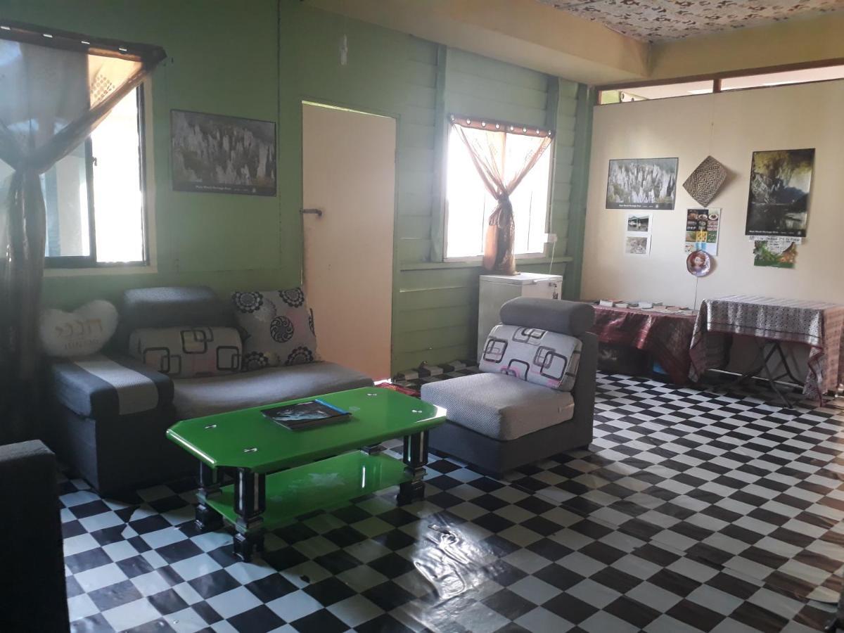 Mulu D Cave Homestay Exteriör bild